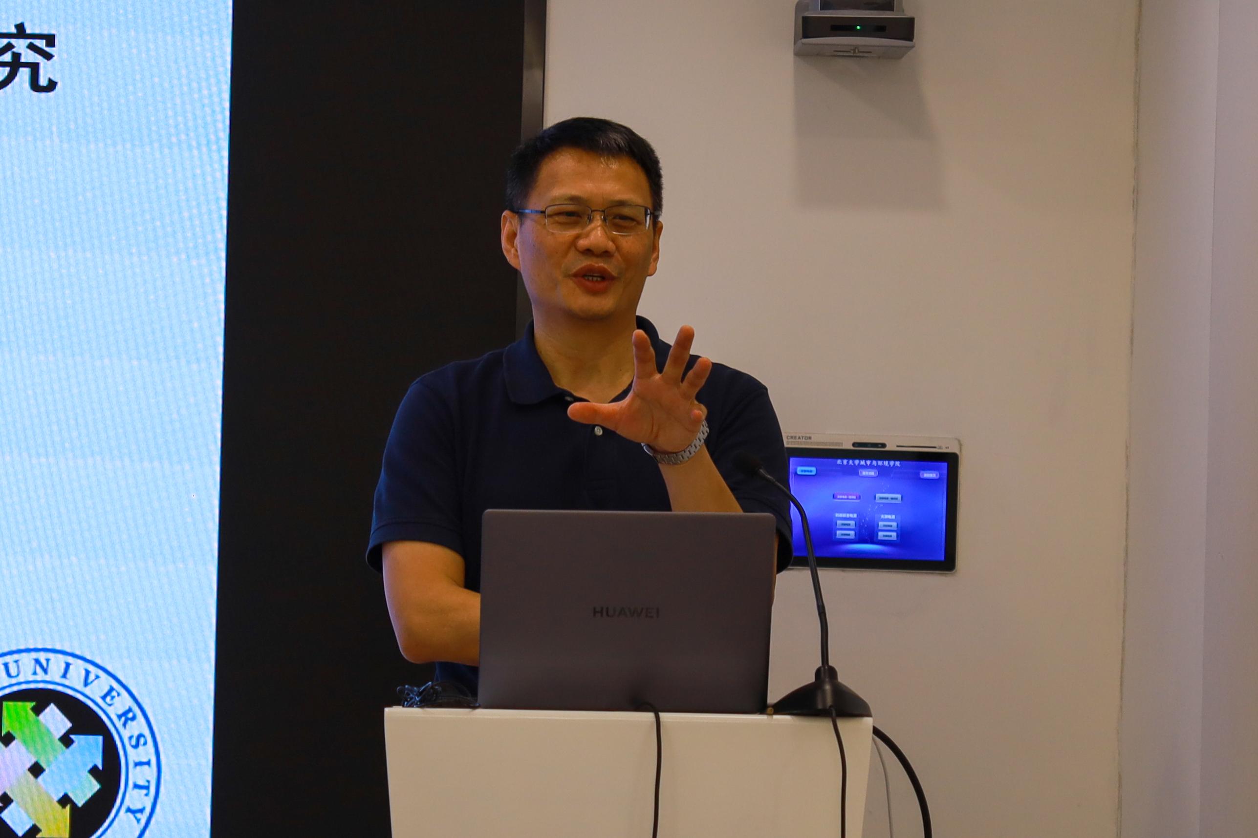 图8 朱东强教授授课.jpg